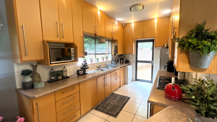 4 Bedroom Property for Sale in Langenhovenpark Free State